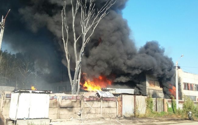 Пожар в Буче локализован, тушение продолжается