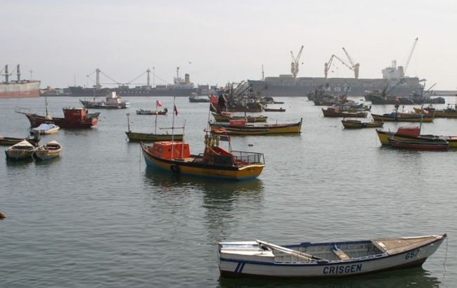 Рыбаки в Чили во время протеста перекрыли доступ к острову Чилоэ