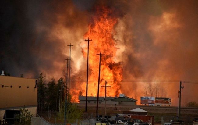Власти Канады: лесные пожары неопасны для нефтяных месторождений