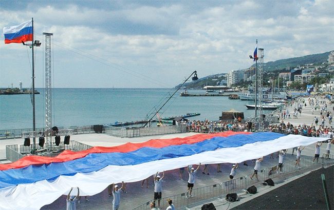 Любить по-русски: как крымчан учат радоваться молча