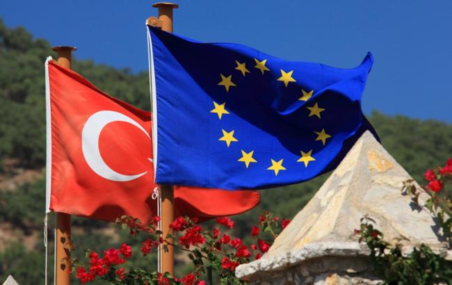 ЄС розкритикував Туреччину через позбавлення імунітету опозиційних депутатів