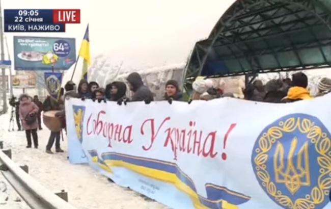 В День Соборності України активісти розтягнули в Києві 30-метровий державний прапор