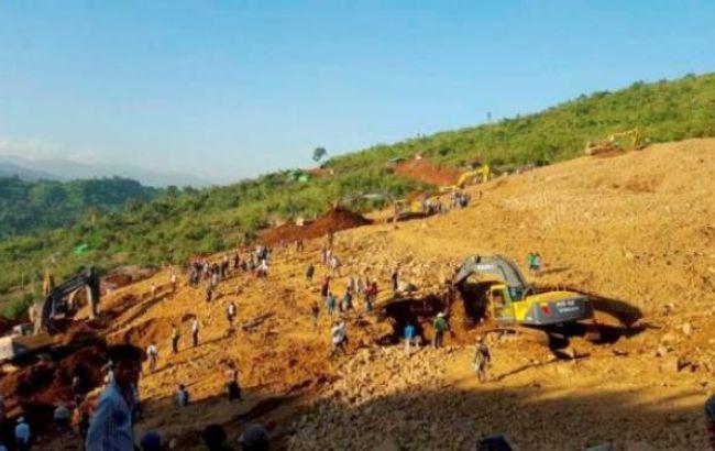 У М'янмі 11 людей загинули при сході зсуву в нефритовою шахті