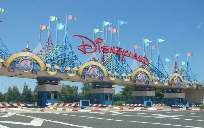 Паризький Діснейленд постав перед судом за підозрою у расизмі