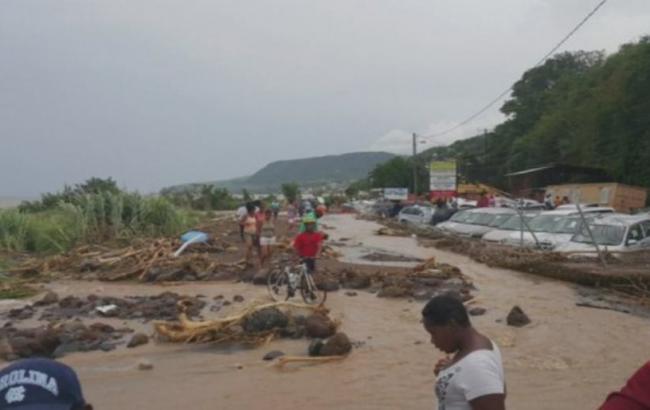 Шторм "Эрика" разрушил государство Доминика в Карибском басейне, есть погибшие