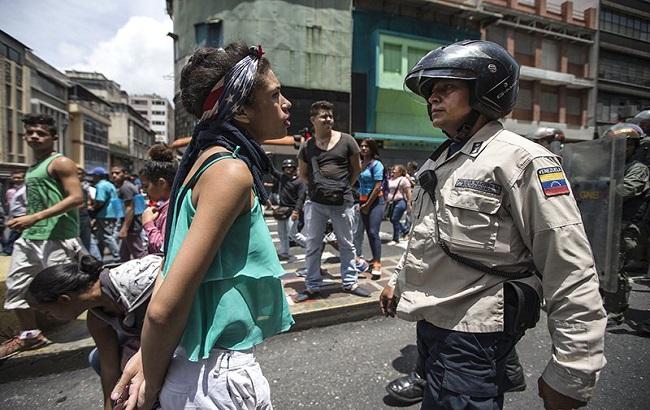 В Венесуэле на улицы вышли сотни демонстрантов