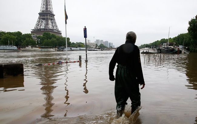 Повінь у Парижі: вода в Сені може піднятись вище 6,5 метра