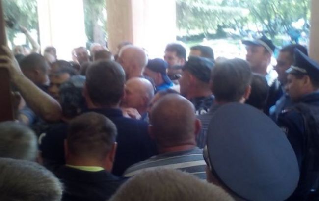 В Черкасской области произошла потасовка между "Азовом" и охранниками