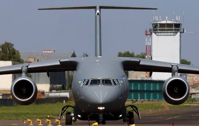 Азербайджан купує в України 10 літаків АН-178