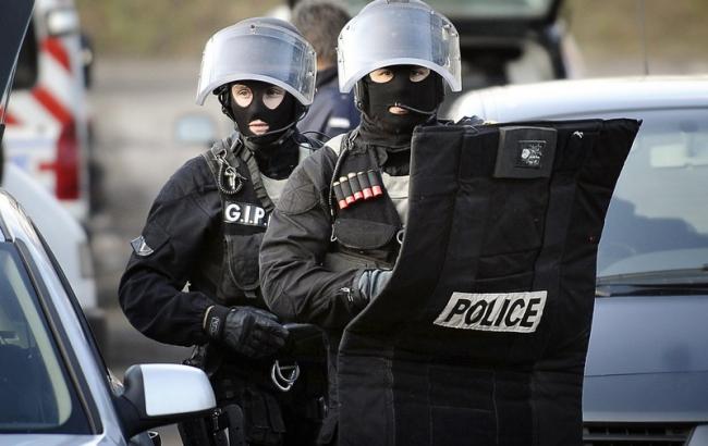 В Париже в результате столкновений с полицией пострадали уже 40 человек