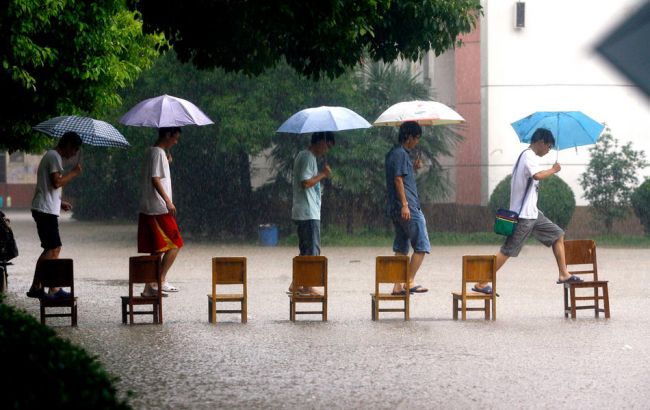 В Китае из-за наводнения погибли 10 человек
