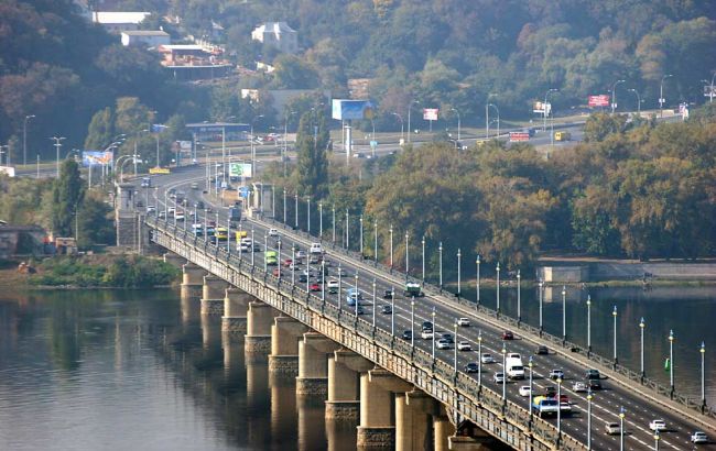 У Києві на кілька днів обмежать рух по мосту Патона