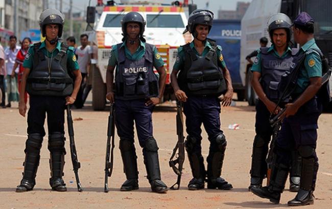 В Бангладеш боевики взяли в заложники посетителей ресторана