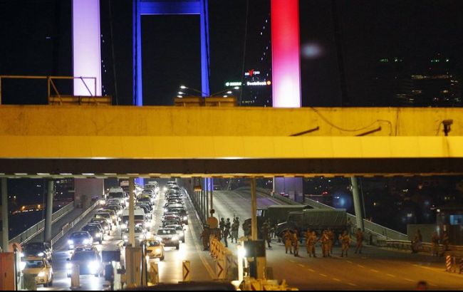 Переворот у Туреччині: військові заявили про захоплення влади в країні