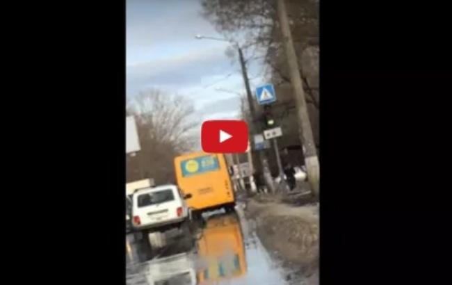 По Одессе разъезжала "Нива" с заправочным пистолетом в баке