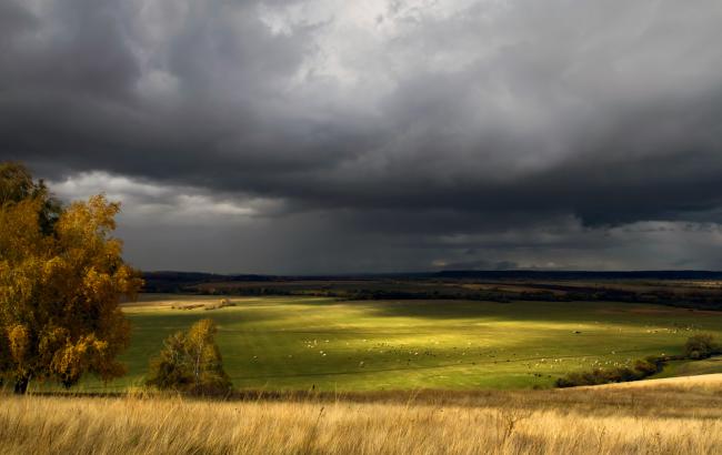 Синоптики попереджають про погіршення погодних умов в Україні 22 серпня