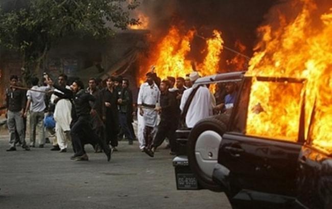 В Пакистане в результате взрыва на автовокзале погибли 10 человек