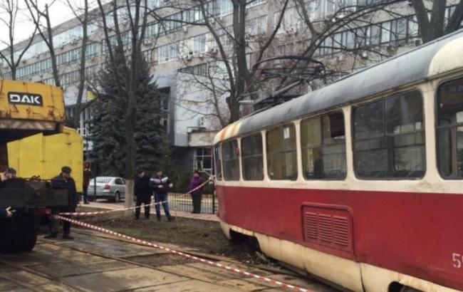 В Киеве трамвай сошел с рельс