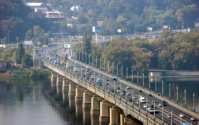 У Києві до кінця жовтня буде частково обмежено рух по мосту Патона