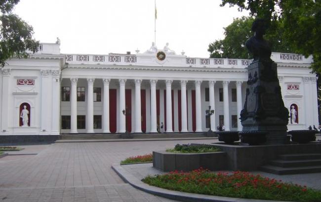 В Одессе возле мэрии произошла потасовка активистов с охраной здания