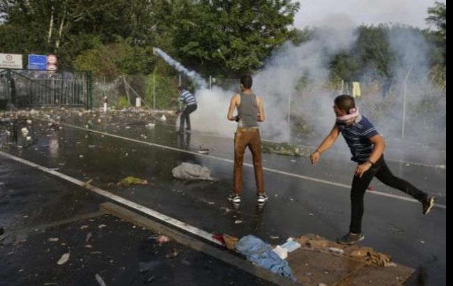 У ході зіткнень на кордоні Угорщини і Сербії постраждали 20 поліцейських і 2 дітей