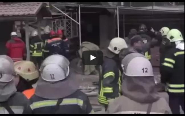 В центре Киева обрушился дом, есть пострадавшие