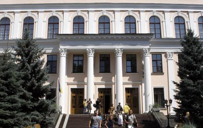 МОН закликає персонал навчальних закладів використовувати виключно українську мову