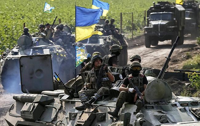 Украинские бойцы на броне появились на границе с Крымом