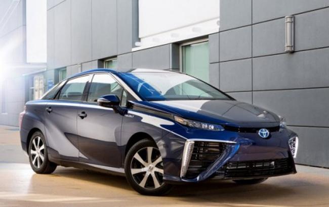 Toyota запустила в серийное производство автомобиль на воде