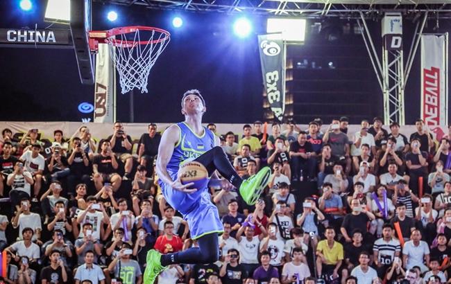 Украинский баскетболист победил в конкурсе данков на чемпионате мира