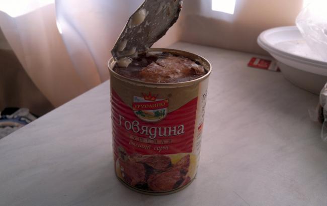 Дайте хоть банку тушенки: на Донбассе люди просят у террористов еду на жизнь