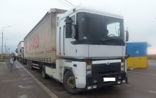 Терористи не пустили в Донецьк 8 вантажівок Червоного Хреста