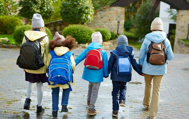 Рюкзак безпеки для школяра: у МОЗ дали список того, що туди варто покласти