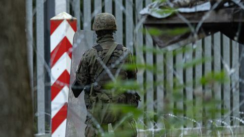 В Польше заявили о новых уловках нелегальных мигрантов из Беларуси для пересечения границы