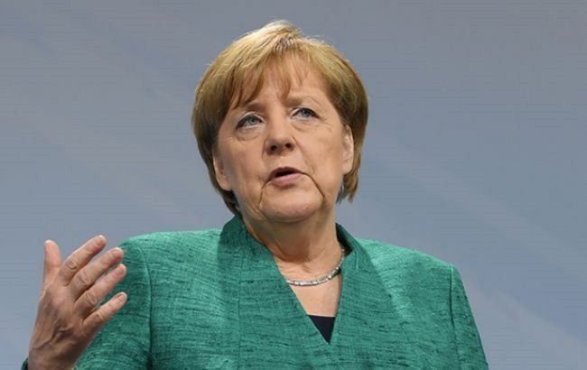 Німці підтримали наділення Меркель особливими повноваженнями в умовах пандемії