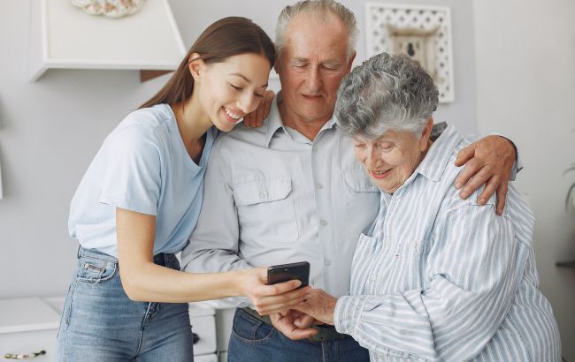 Смартфоны для пожилых людей. 5 гаджетов для ваших бабушек и дедушек