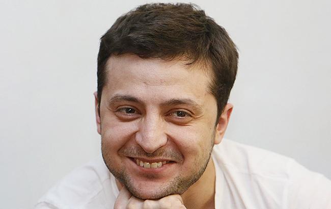 "Повезло с партнером": непривычный образ Зеленского с усами покорил сеть (фото)