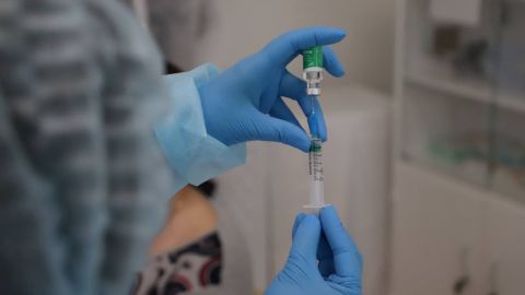 В Украине полностью вакцинировали 5 человек