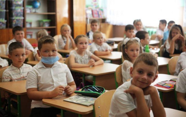 В Ужгороде приостанавливается обучение в 1-4 классах из-за ситуации с COVID