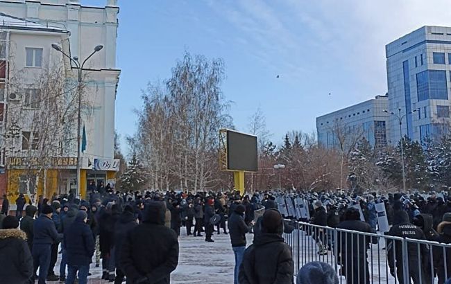 В Алматы захватили здание управления Комитета нацбезопасности Казахстана