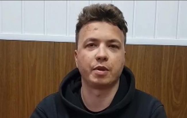 "Притулився до стінки": адвокат Протасевича пояснила синець на його лобі
