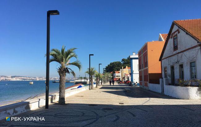 В Португалии смягчили карантин: открылись летние террасы кафе и школы