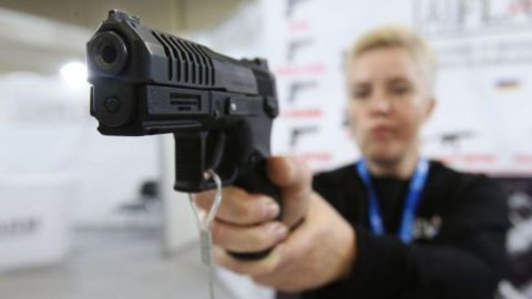 В Украине завтра возобновится выдача разрешений на оружие