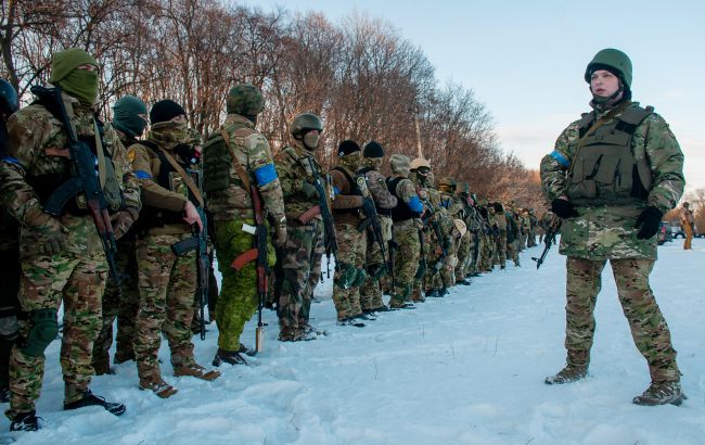 Украинские военные провели учения у границы Беларуси: видео тренировки