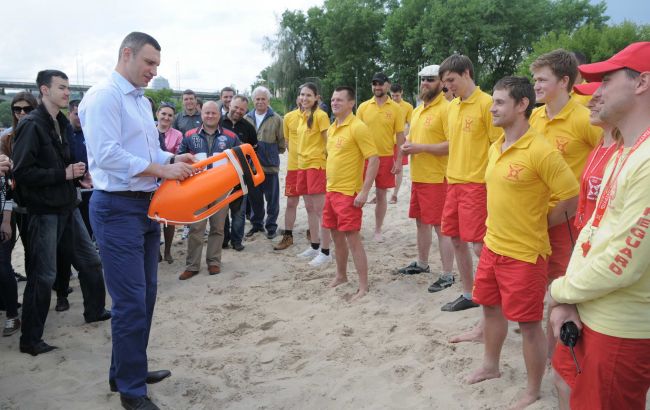 Кличко перевірив підготовку столичних пляжів до купального сезону