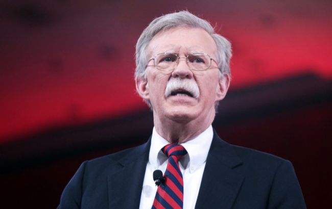 Болтон призвал военных Венесуэлы пустить гуманитарную помощь в страну