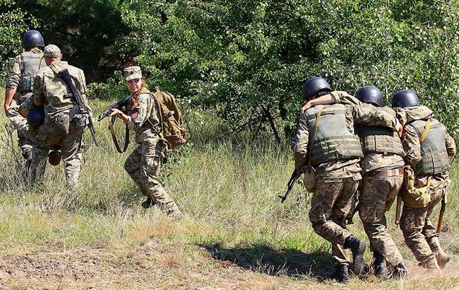 На Донбассе за сутки ранены двое украинских военных