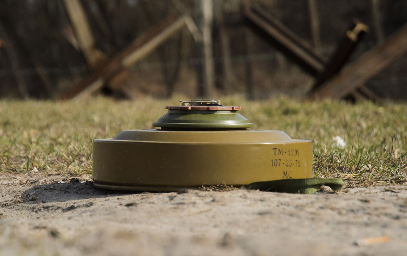 Розкрали мільярди на неякісних мінах: ДБР викрило масштабну корупційну схему