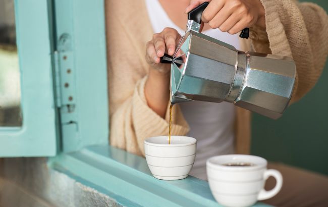 Кому не можна випивати більше двох чашок кави на день: вчені дали чітку відповідь