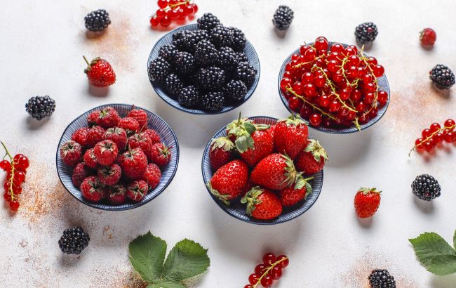 Допоможуть схуднути та зміцнять серце: дієтолог назвав найкорисніші ягоди та фрукти для організму
